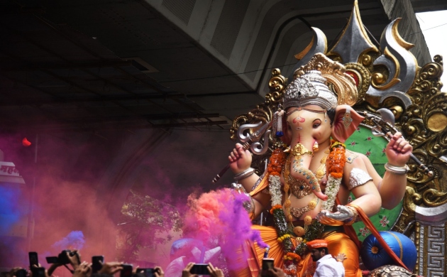 Ganpati Visarjan 2019: Devotees Bid Farewell To Bappa With Heavy Heart ...