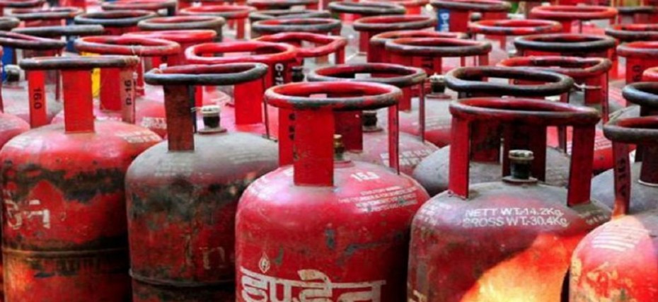 Lpg Cylinder Prices Cut By Rs 133 From December 1 In Delhi